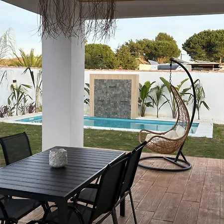 Ferienhaus Chalet Con Piscina Privada Y Cerca Del Mar Chiclana La Barrosa