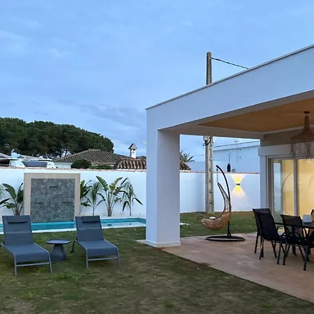 Chalet Con Piscina Privada Y Cerca Del Mar Chiclana La Barrosa Ferienhaus Chiclana de la Frontera